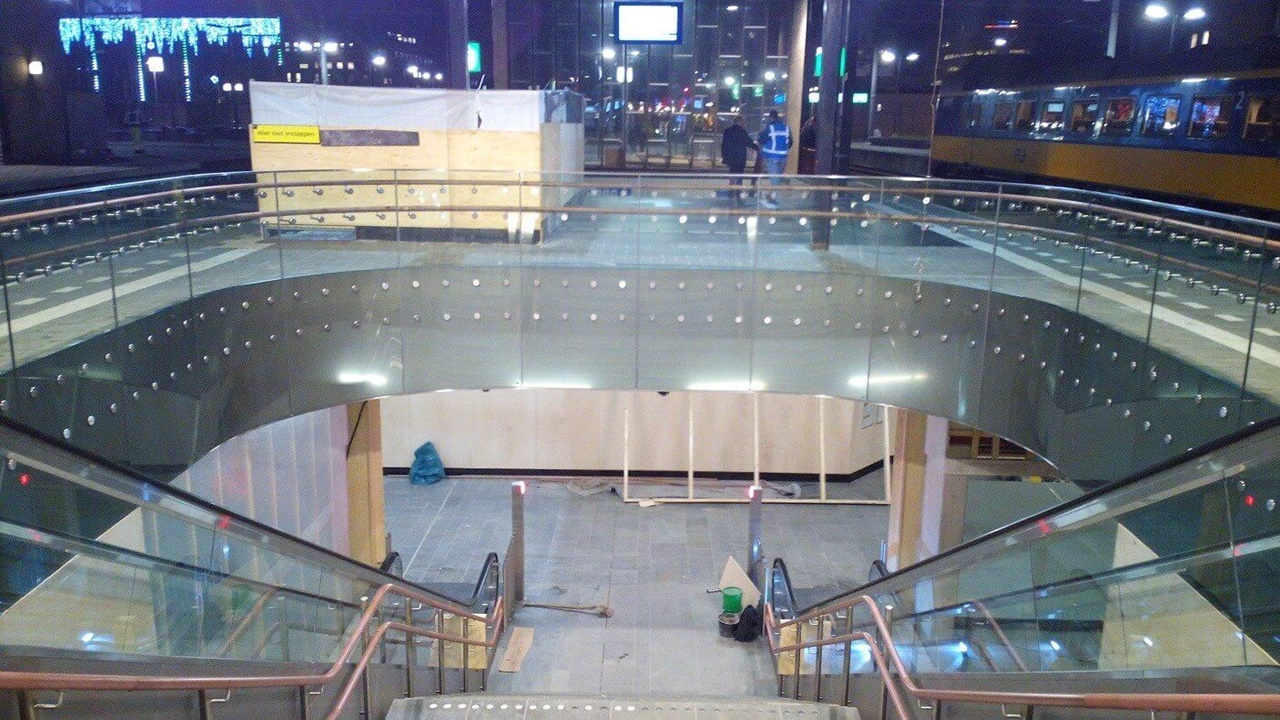 station eindhoven - glazen balustrade - metaglas