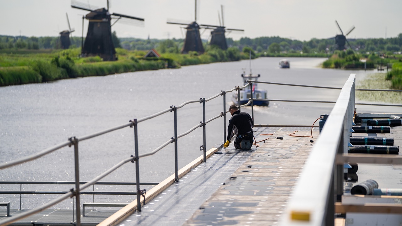 Glazenpui-Maatwerk-Bezoekerscentrum-Kinderdijk-Metaglas