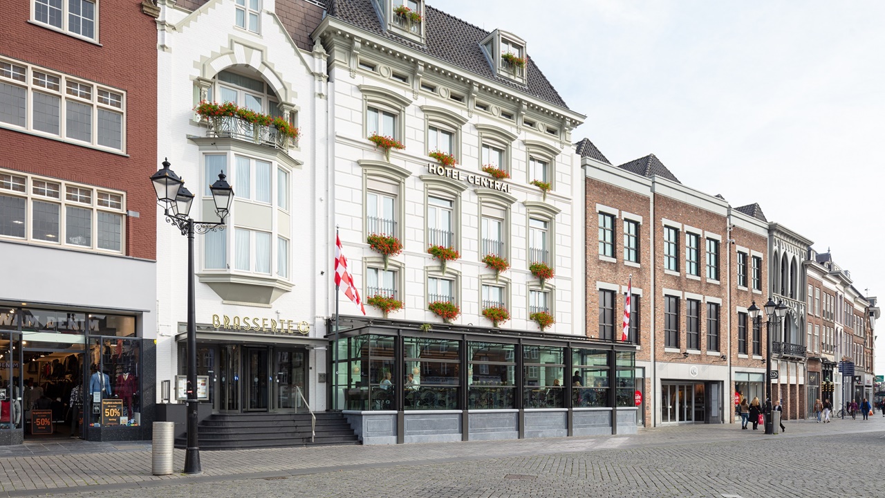 Vertical schuifraam-Verbouwing-Hotel Central-Metaglas