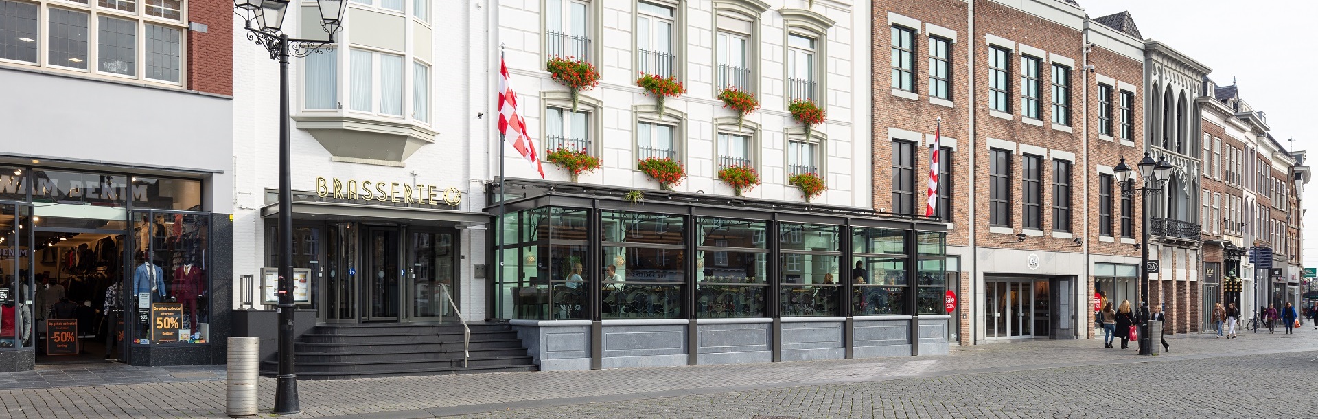 Vertical schuifraam-Verbouwing-Hotel Central-Metaglas
