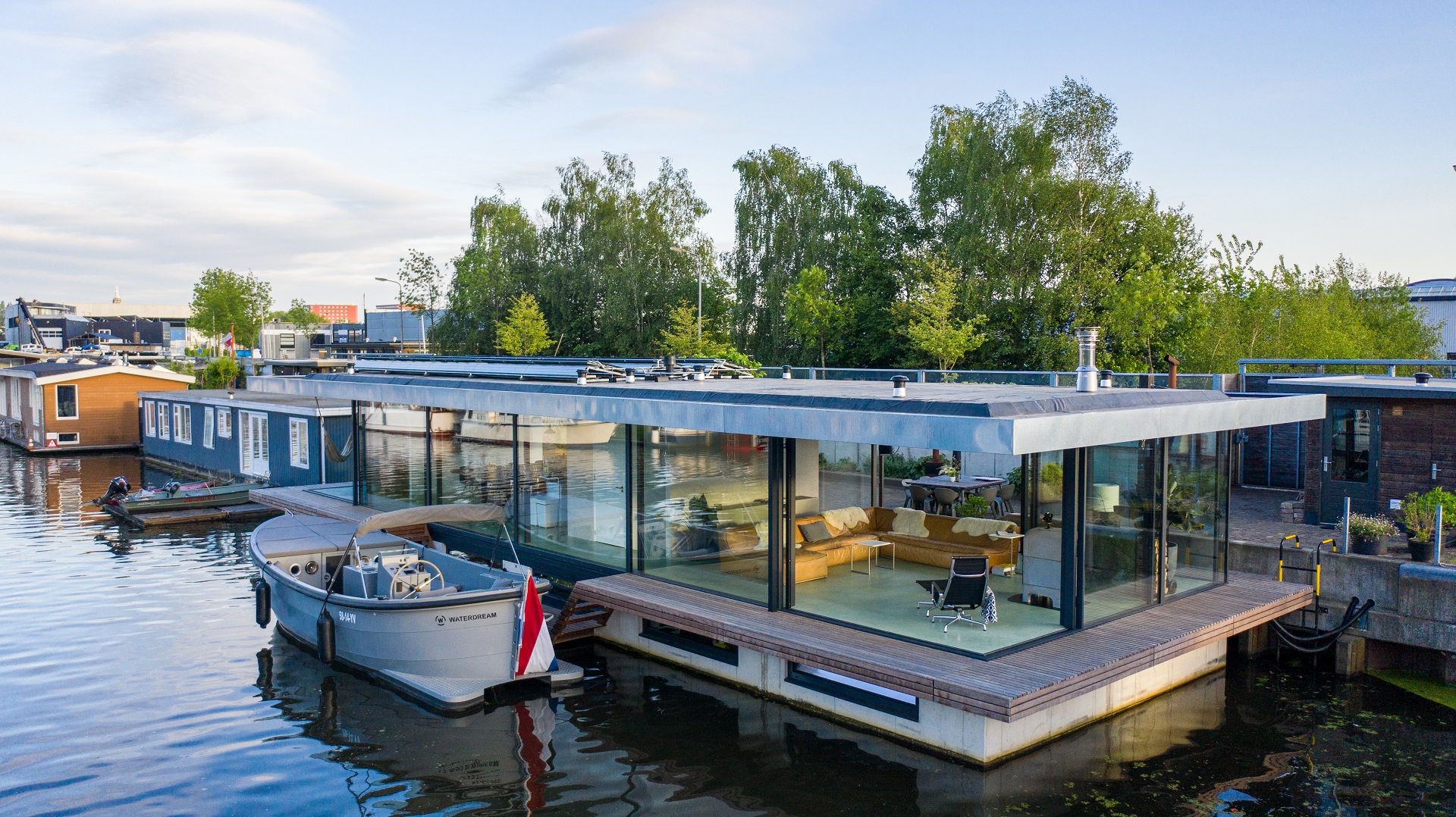 Woonark van Damme-Woonboot van het Jaar-RESET Interieurontwerp-Metaglas