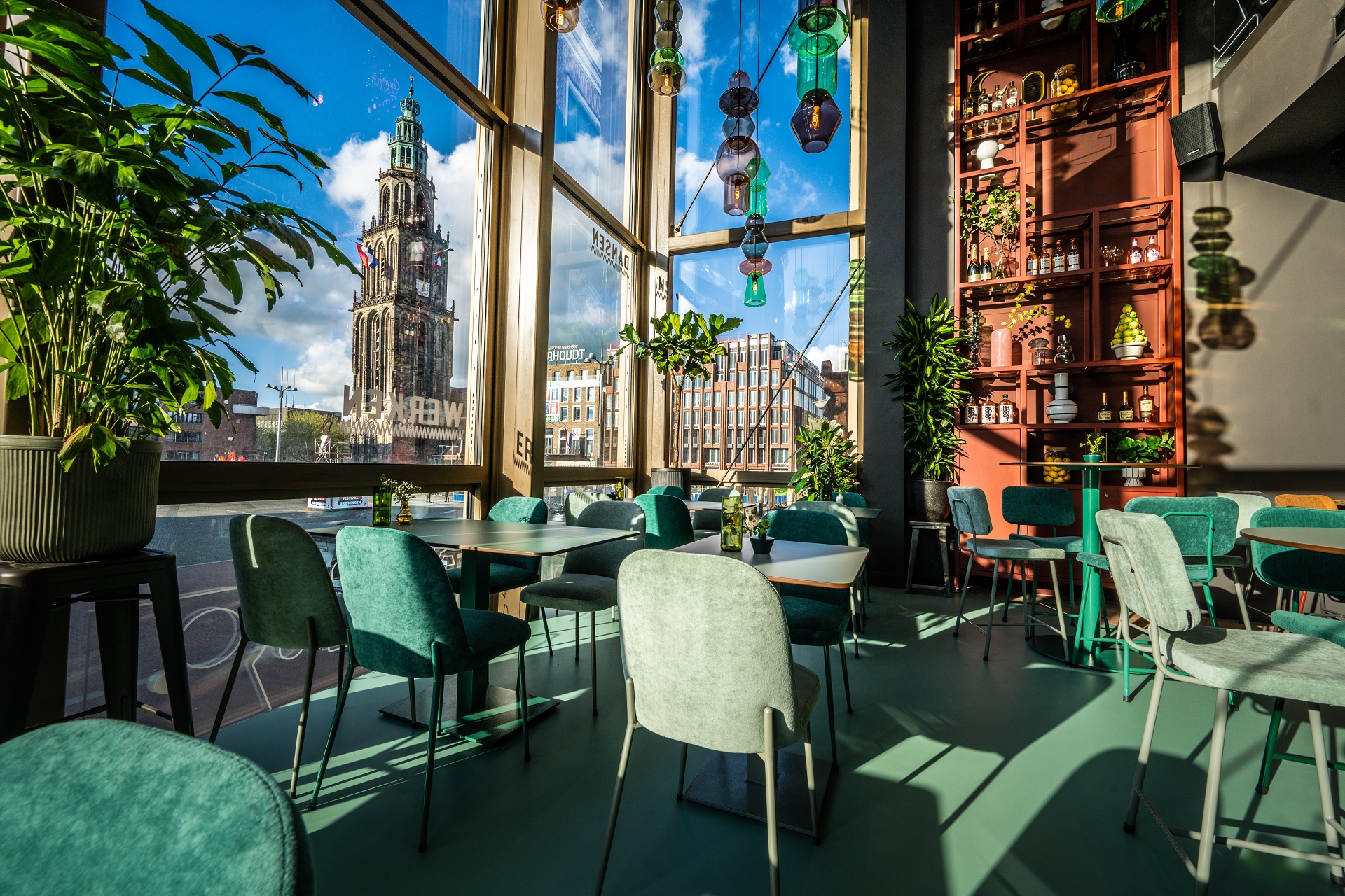 Werkman-Horeca-Metaglas-Verticaal schuiframen-Glazengevel