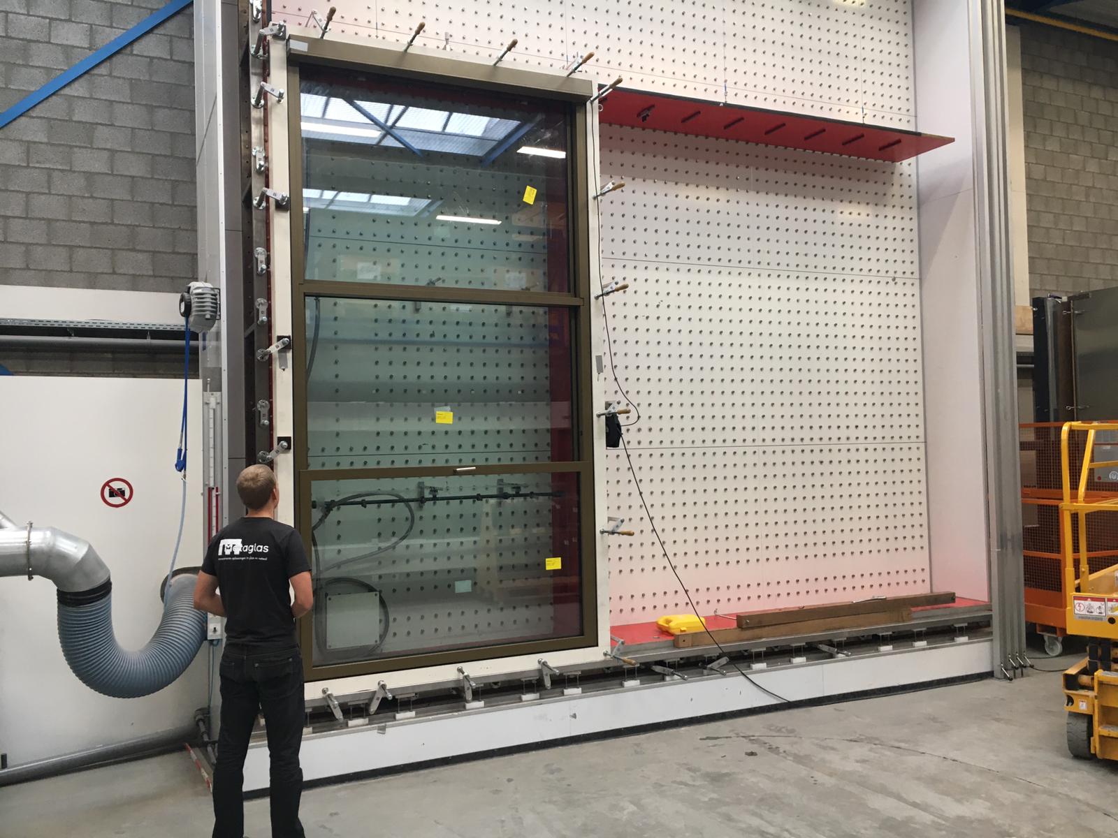 Jeroen Mastenbroek: Verticaal schuifraam testen bij SKG-IKOB