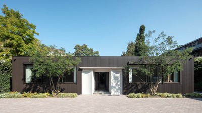Van sportgebouw naar stijlvolle villa: Villa West